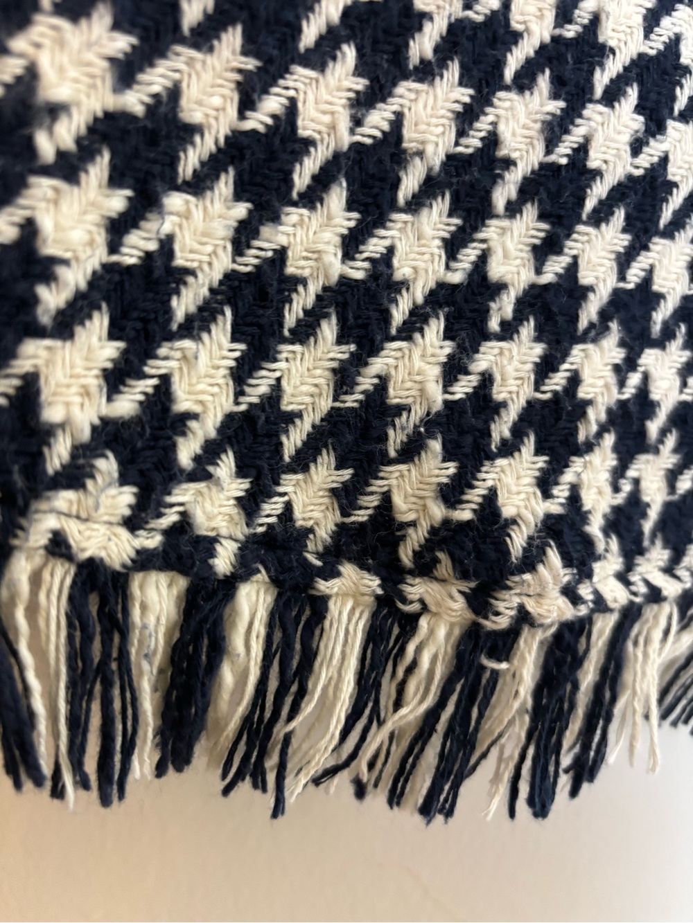 Zara Woman XS Houndstooth Poncho Cape Fringe Button Sweater Black Cream Luxury - Picture 6 of 8